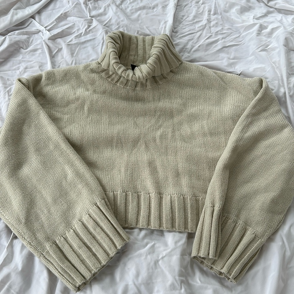 H&M Cropped Knit Sweater